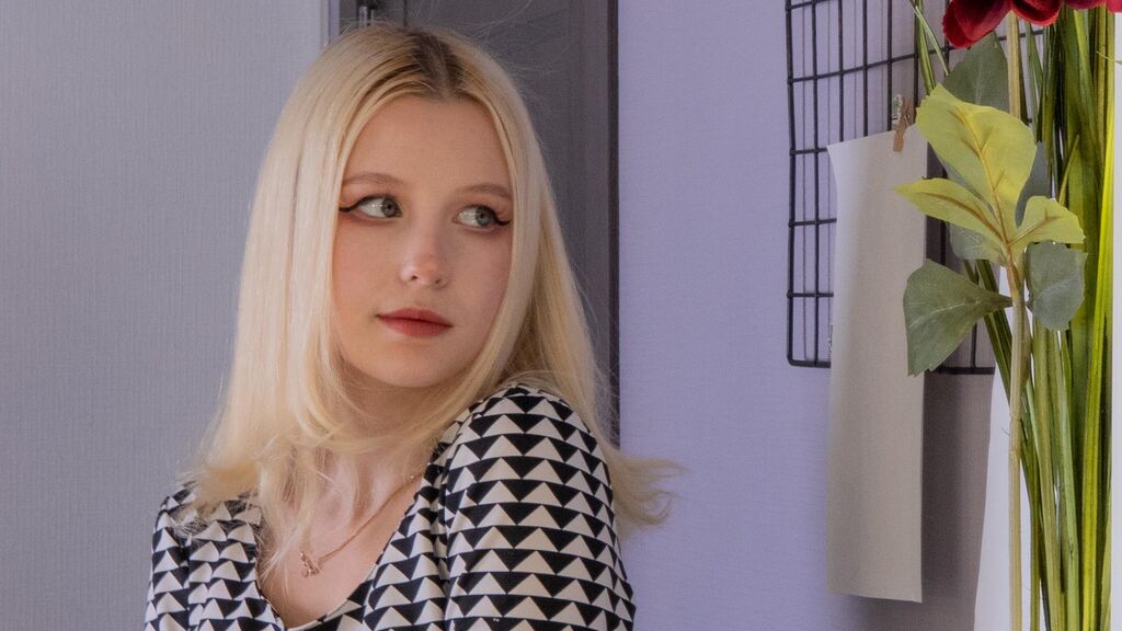 EmilyTravis online on GirlsOfJasmin