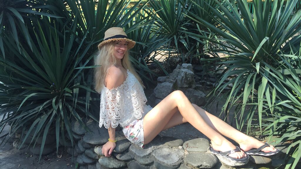  online at GirlsOfJasmin